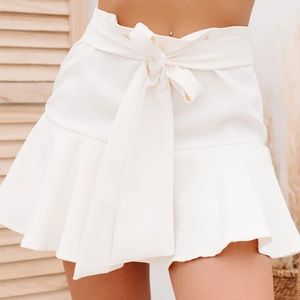 HYFVE Belted Ruffle Mini Skort (Off White)